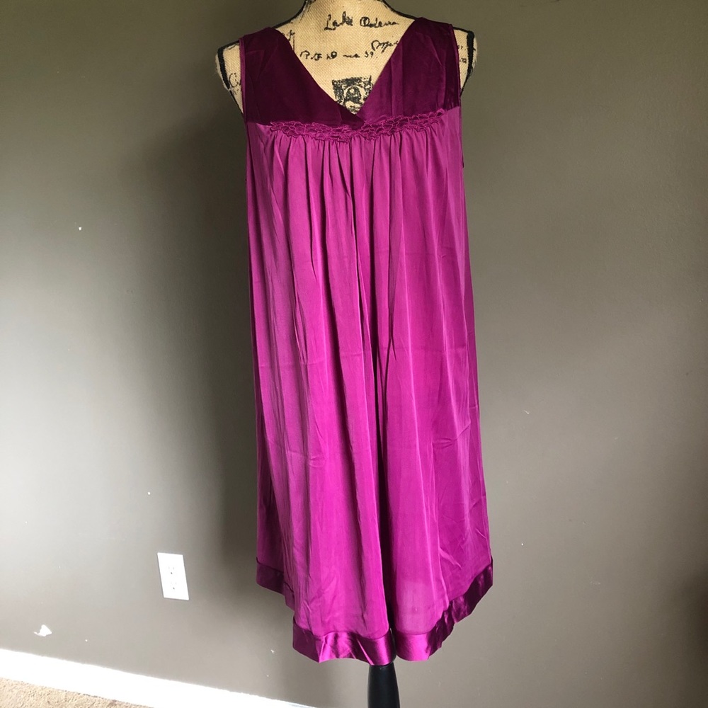 Vintage Vanity Fair Night Gown size L